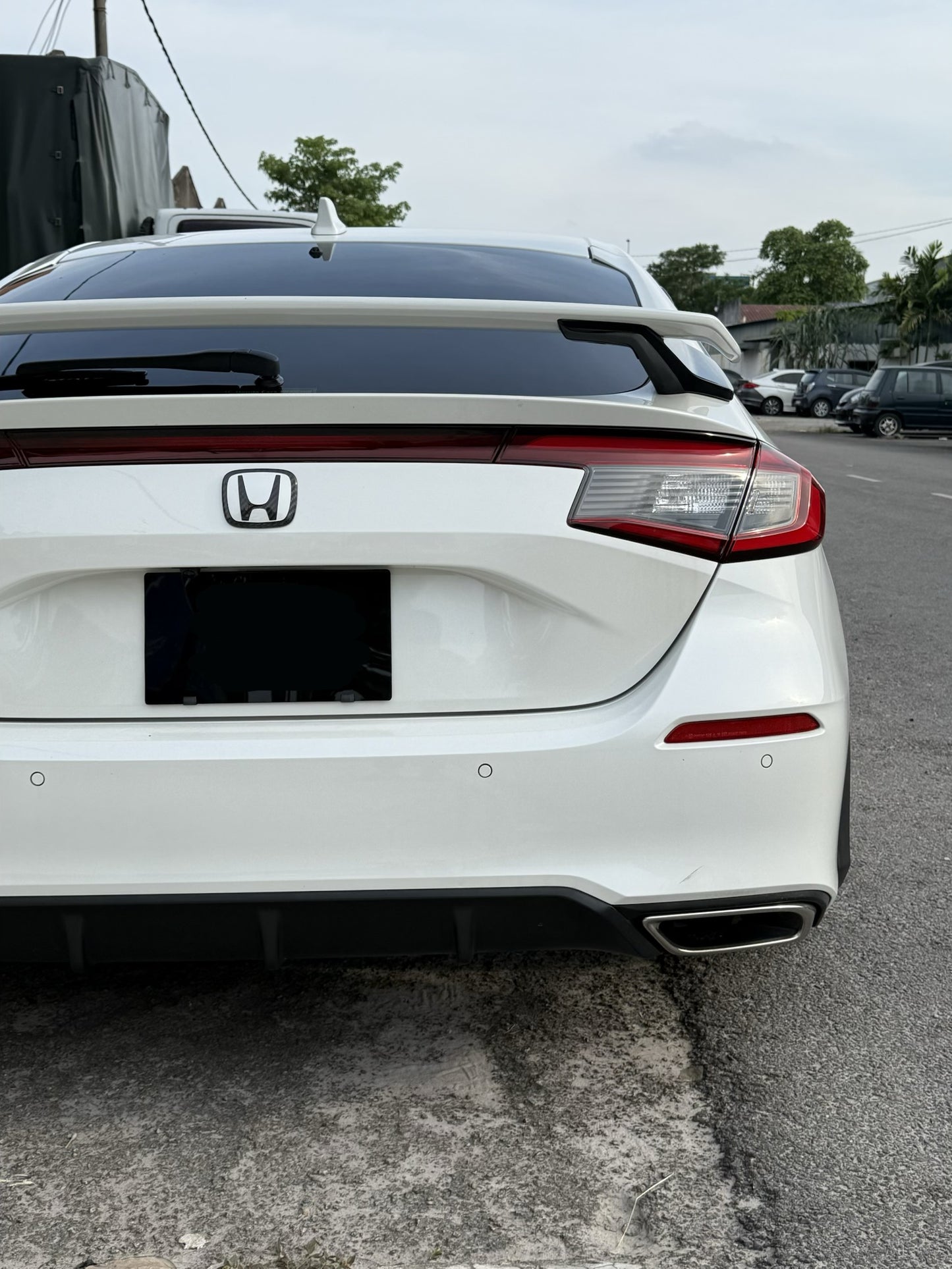 Pearl White Series Honda Dry Carbon Emblem