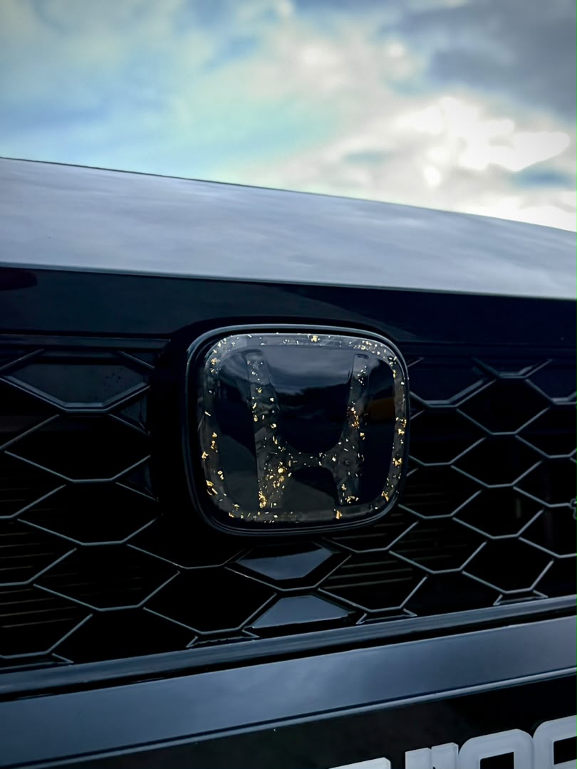 (Custom) Black+Gold Flakes Honda Dry Carbon Emblem