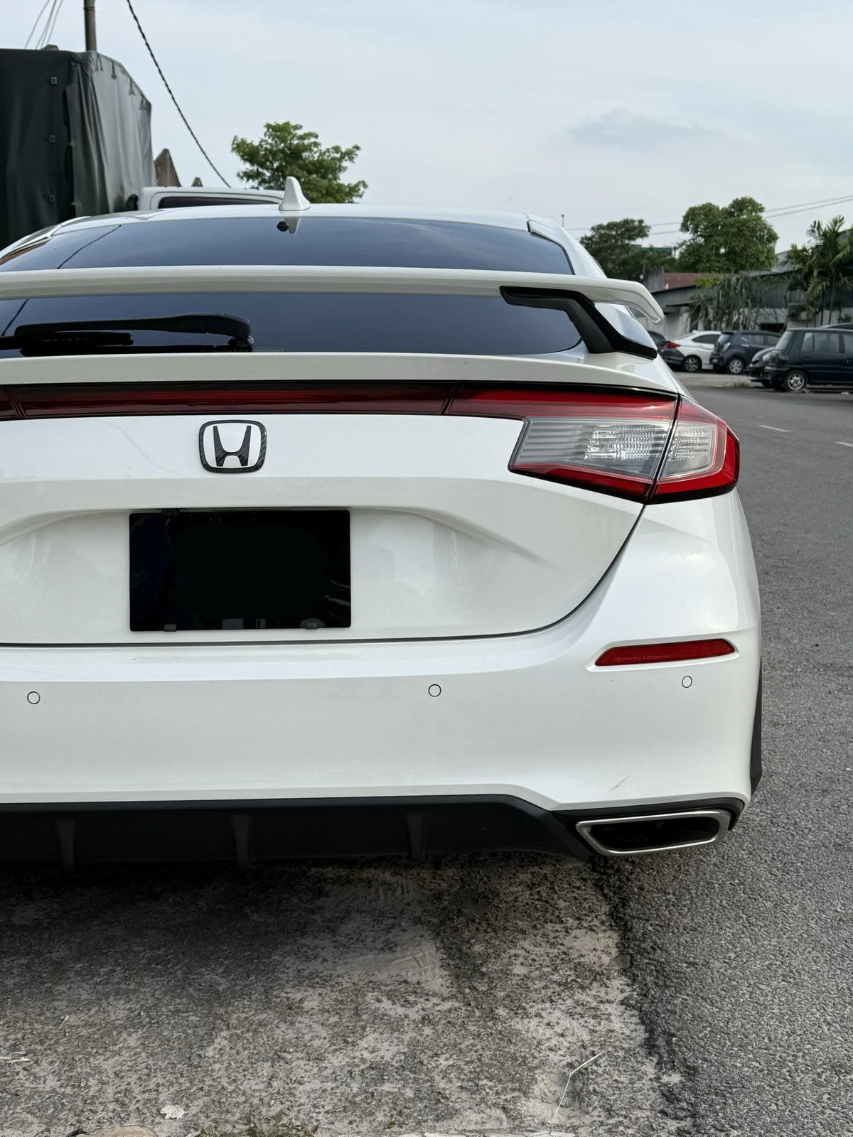 Pearl White Series Honda Dry Carbon Emblem